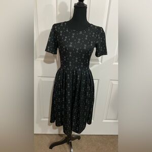 LuLaRoe M Black Midi Amelia Dress with Subtle Geo Motif